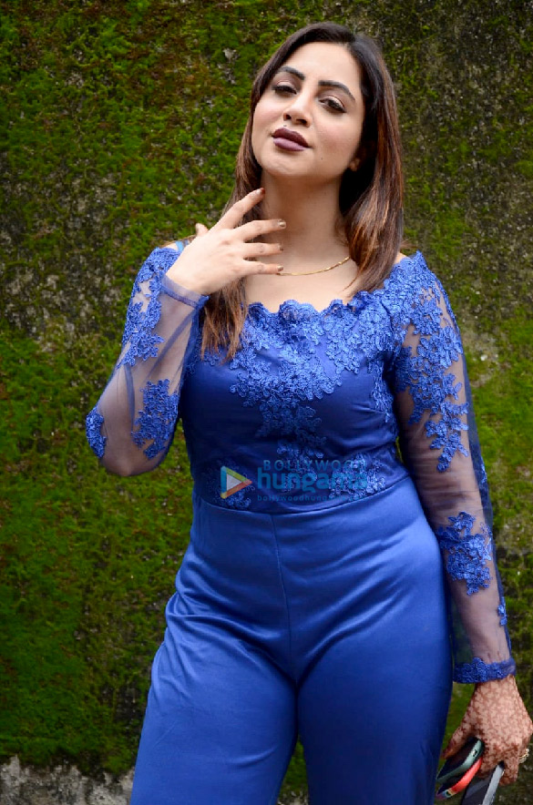 photos arshi khan snapped at a studio in saki naka 4