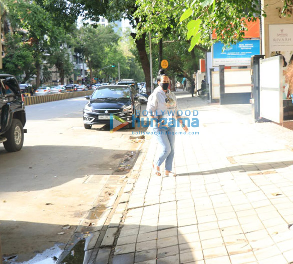 photos ayesha shroff snapped at a clinic in bandra 1