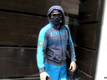 Photos: Emraan Hashmi spotted at gym in Bandra