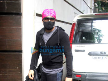 Photos: Emraan Hashmi spotted in Bandra