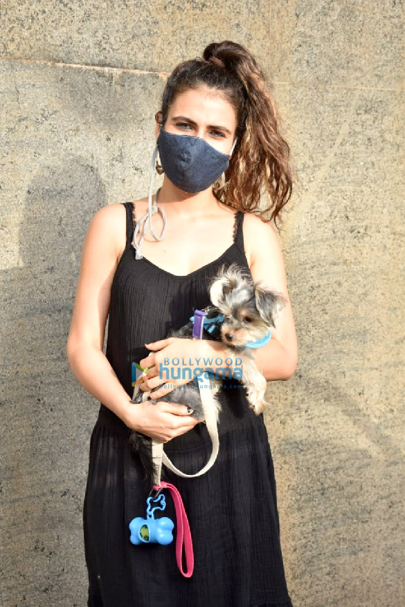Photos: Fatima Sana Shaikh snapped in Juhu Photos: Fatima Sana Shaikh snapped in Juhu
