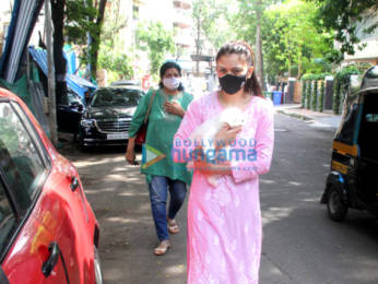 Photos: Hansika Motwani spotted outside a pet clinic in Khar