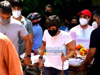 Photos: Huma Qureshi, Apurva Agnihotri, Ashish Chowdhry and others snapped at Mandira Bedi's husband Raj Kaushal's funeral in Bandra