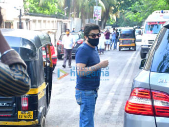 Photos: Huma Qureshi, Apurva Agnihotri, Ashish Chowdhry and others snapped at Mandira Bedi's husband Raj Kaushal's funeral in Bandra