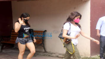 Photos: Janhvi Kapoor and Sara Ali Khan snapped at a gym in Santacruz