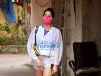 Photos: Janhvi Kapoor spotted at the gym in Santacruz