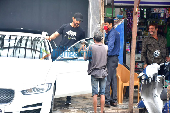 photos john abraham spotted in bandra 4 5