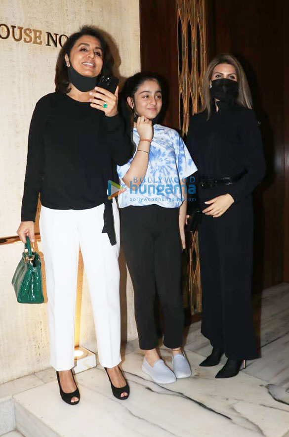 photos kareena kapoor khan malaika arora karisma kapoor and others snapped at manish malhotras house in bandra 1
