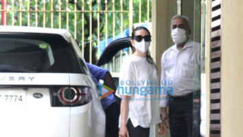 Photos: Karishma Kapoor spotted in Khar
