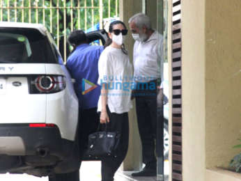 Photos: Karishma Kapoor spotted in Khar