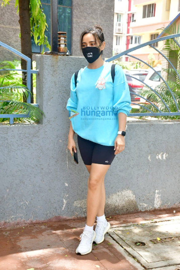 photos karishma tanna and neha sharma snapped at the gym 2