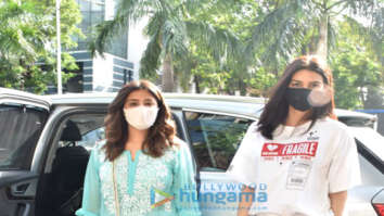 Photos: Kriti Sanon and Nupur Sanon snapped in Juhu