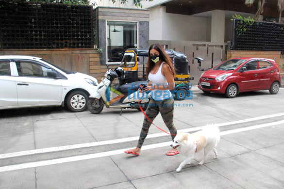 photos malaika arora spotted with her pet on a morning walk 2 6