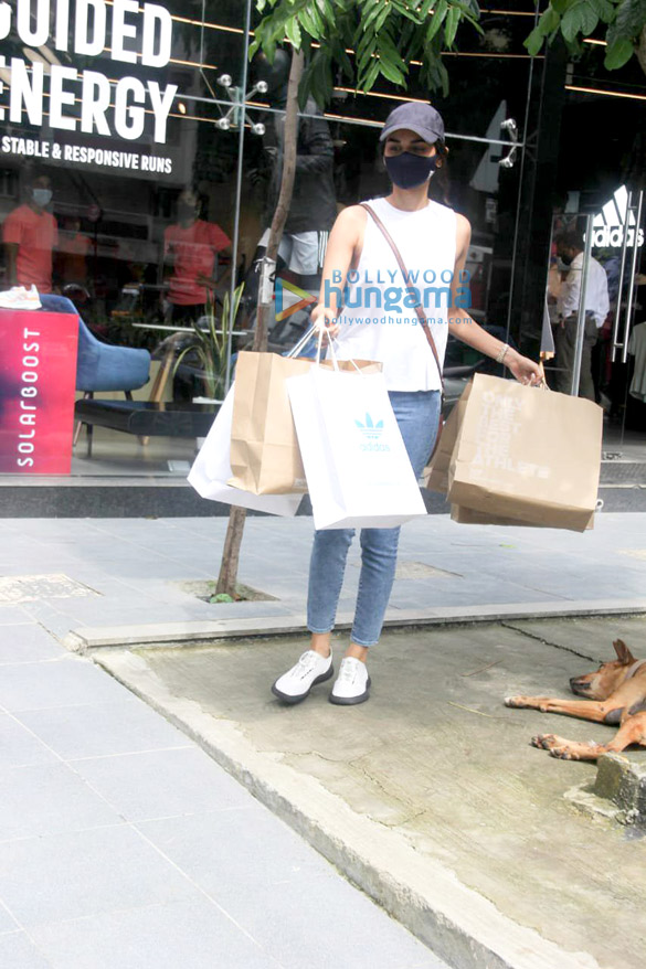 Photos: Manushi Chhillar spotted in Bandra Photos: Manushi Chhillar spotted in Bandra