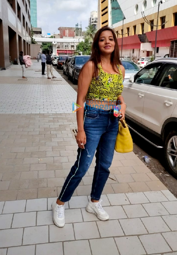 photos monalisa snapped in andheri 4