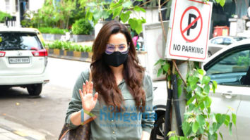 Photos: Neelam Kothari spotted at Foodhall in Santacruz