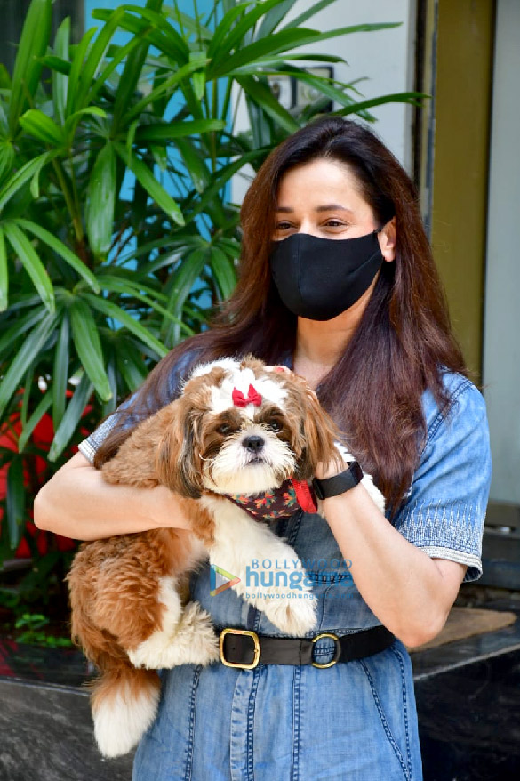Photos: Neelam Kothari spotted at a pet store Photos: Neelam Kothari spotted at a pet store
