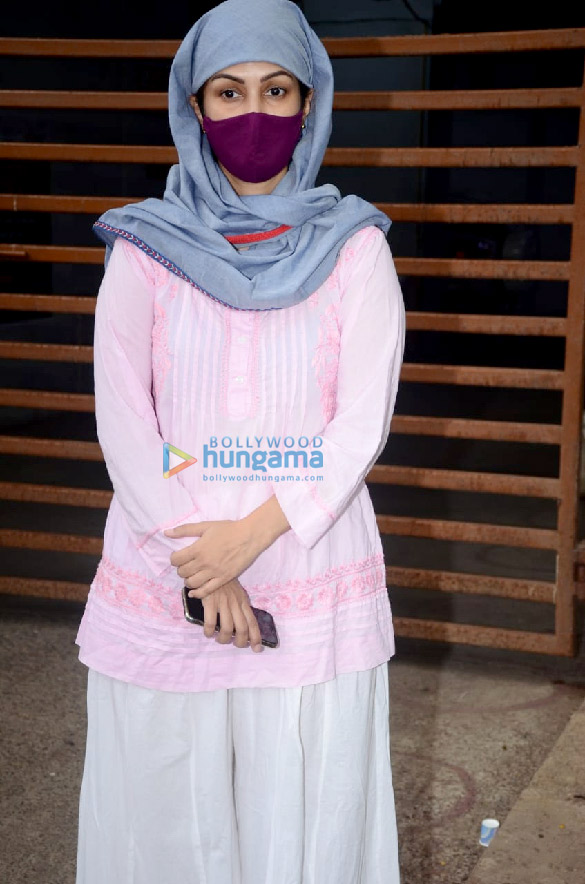 photos nisha rawal to hold press conference to address the domestic violence case against husband karan mehra 3