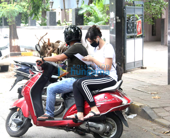 photos nora fatehi spotted outside a clinic in bandra 4