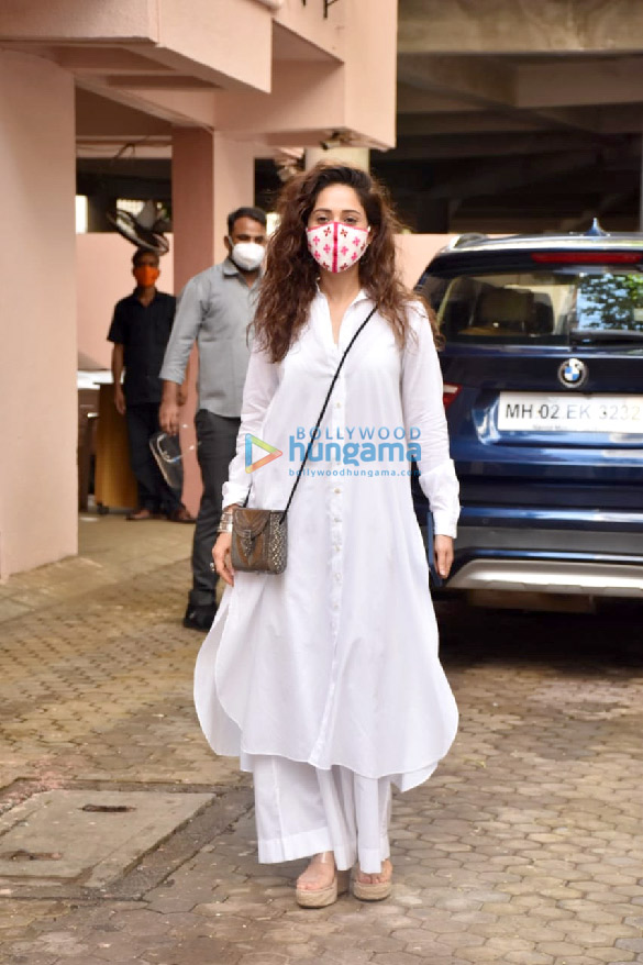 photos nushrratt bharuccha snapped at sanjay leela bhansalis office in juhu 4