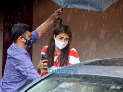 Photos: Pooja Hegde and Sara Ali Khan spotted at a pilates studio