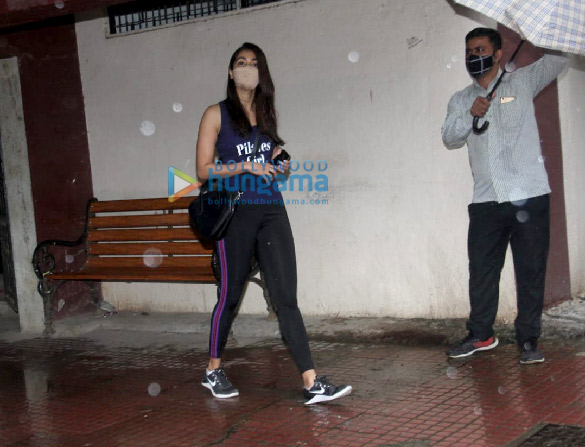photos pooja hegde spotted in bandra 2 6