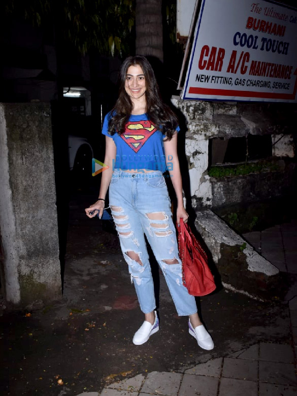 photos raai laxmi snapped at a salon in juhu 4