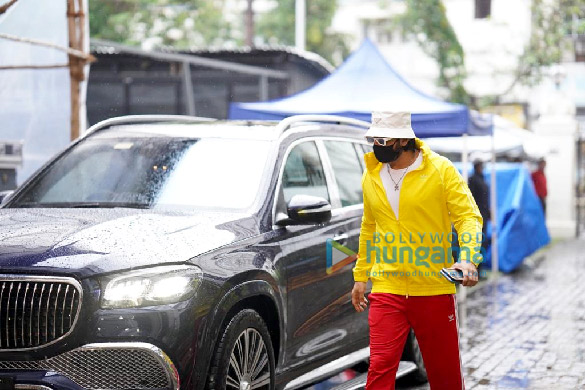 photos ranveer singh snapped on the sets of a shoot 3