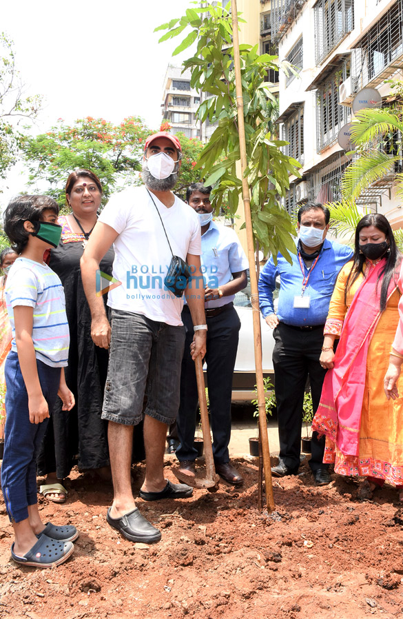 photos ranvir shorey with his son haroon shorey and singer saniya saiyad join bmcs be a tree parent mega vriksha campaign 3