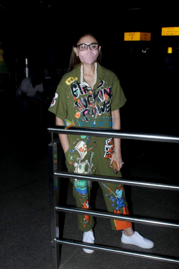 Photos: Shefali Jariwala snapped at the airport