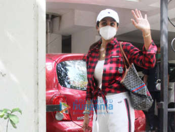Photos: Shilpa Shetty spotted outside a clinic in Khar
