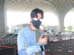 Photos: Sidharth Malhotra snapped at the airport