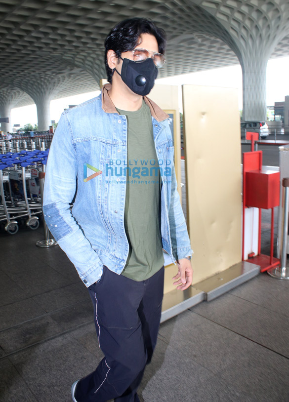 photos sidharth malhotra snapped at the airport 3