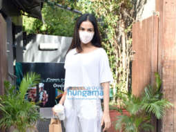 Photos: Sonal Chauhan snapped at a cafe in Juhu