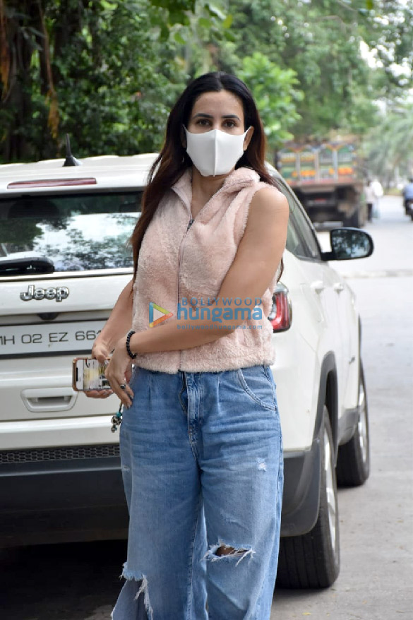 photos sonnalli seygall snapped in juhu 3