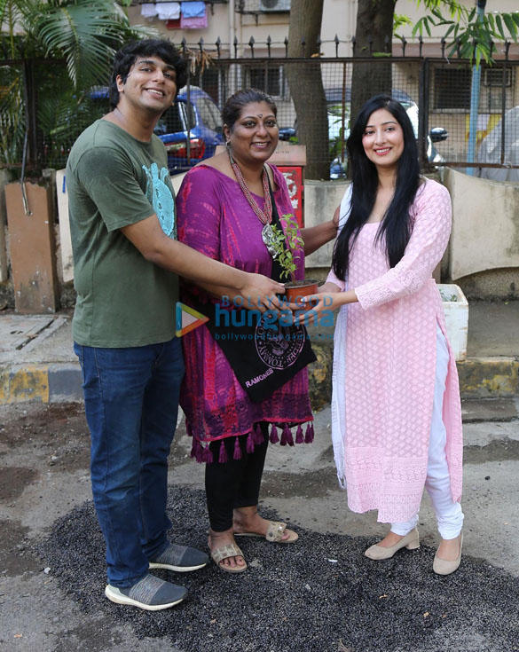 photos sonu nigam niharica raizada snapped at bmcs be a tree parent mega vriksha campaign 1