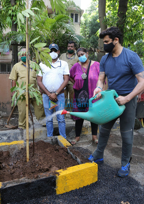 photos sonu nigam niharica raizada snapped at bmcs be a tree parent mega vriksha campaign 5
