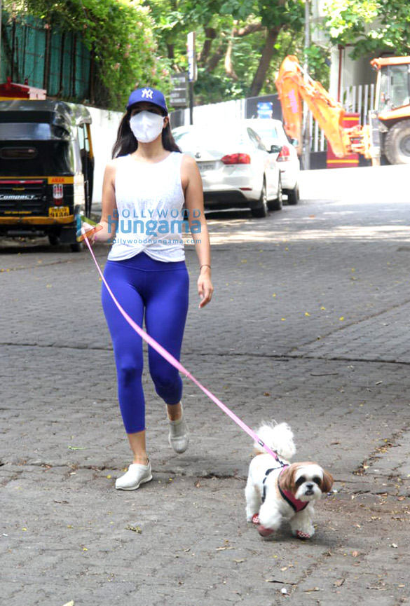 Photos: Sophie Choudry snapped with her pet in Bandra Photos: Sophie Choudry snapped with her pet in Bandra