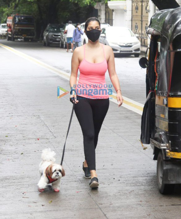 photos sophie choudry spotted in bandra 1 10