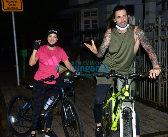 photos sunny leone with husband spotted cycling in bandra 1