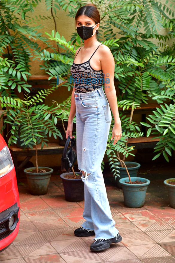 Photos: Tara Sutaria spotted in Bandra Photos: Tara Sutaria spotted in Bandra