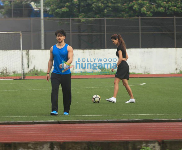Photos: Tiger Shroff, Disha Patani and others snapped playing football in Bandra Photos: Tiger Shroff, Disha Patani and others snapped playing football in Bandra