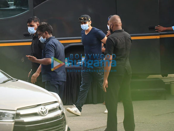 photos tiger shroff and jackky bhagnani snapped in town after shoot 1