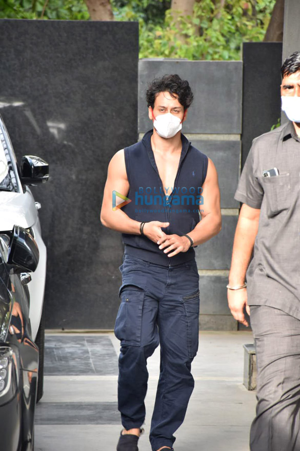 Photos: Tiger Shroff snapped at Puja films in Juhu Photos: Tiger Shroff snapped at Puja films in Juhu