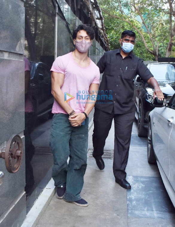 Photos: Tiger Shroff snapped at Puja films in Juhu Photos: Tiger Shroff snapped at Puja films in Juhu