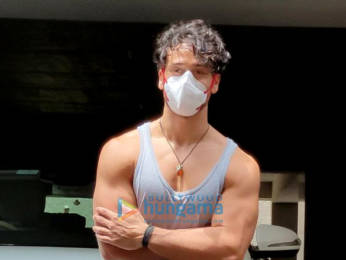 Photos: Tiger Shroff snapped at his residence in Bandra
