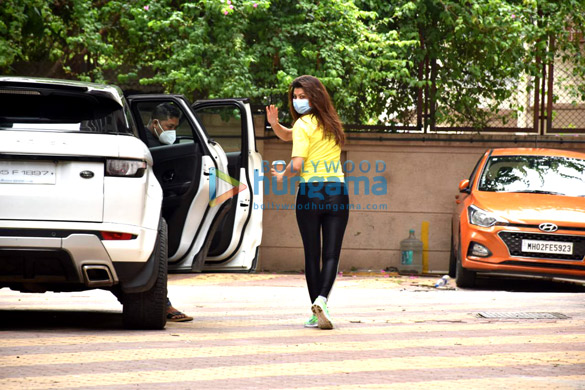 Photos: Urvashi Rautela snapped in Juhu Photos: Urvashi Rautela snapped in Juhu