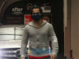 Photos: Varun Dhawan snapped at a gym in Bandra