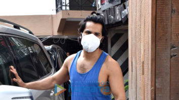 Photos: Varun Dhawan snapped at the gym in Juhu