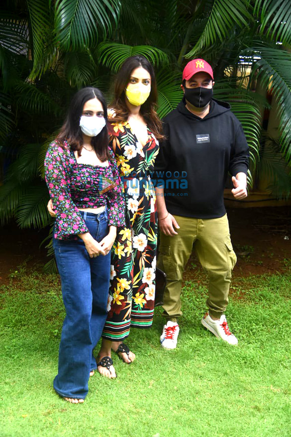 photos varun sharma anushka ranjan satish kaushik and others snapped at vaccination drive campaign 4